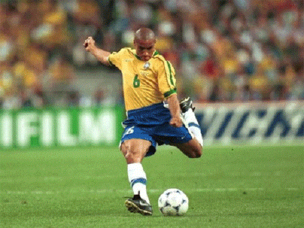 Bạn biết được gì về tiểu sử cầu thủ Roberto Carlos